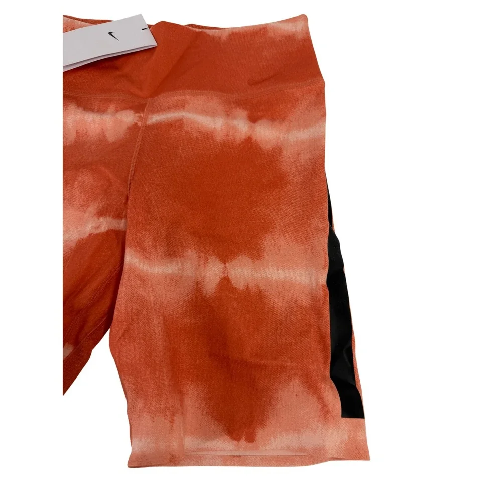 Nike Women's One Luxe‎ 7